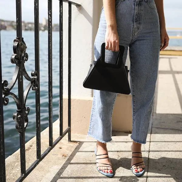 5 Strings Black | Strappy mid heel mule