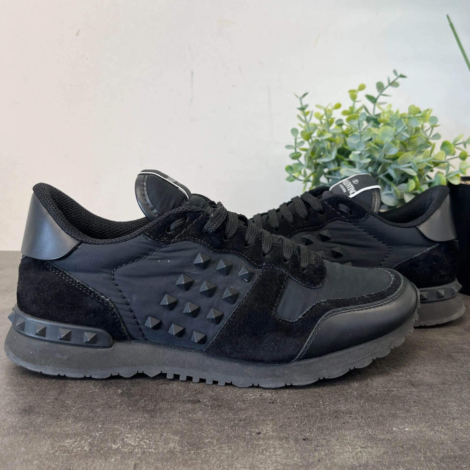 Men's Rockstud Low Trainers Black Size EU 40 / UK 6