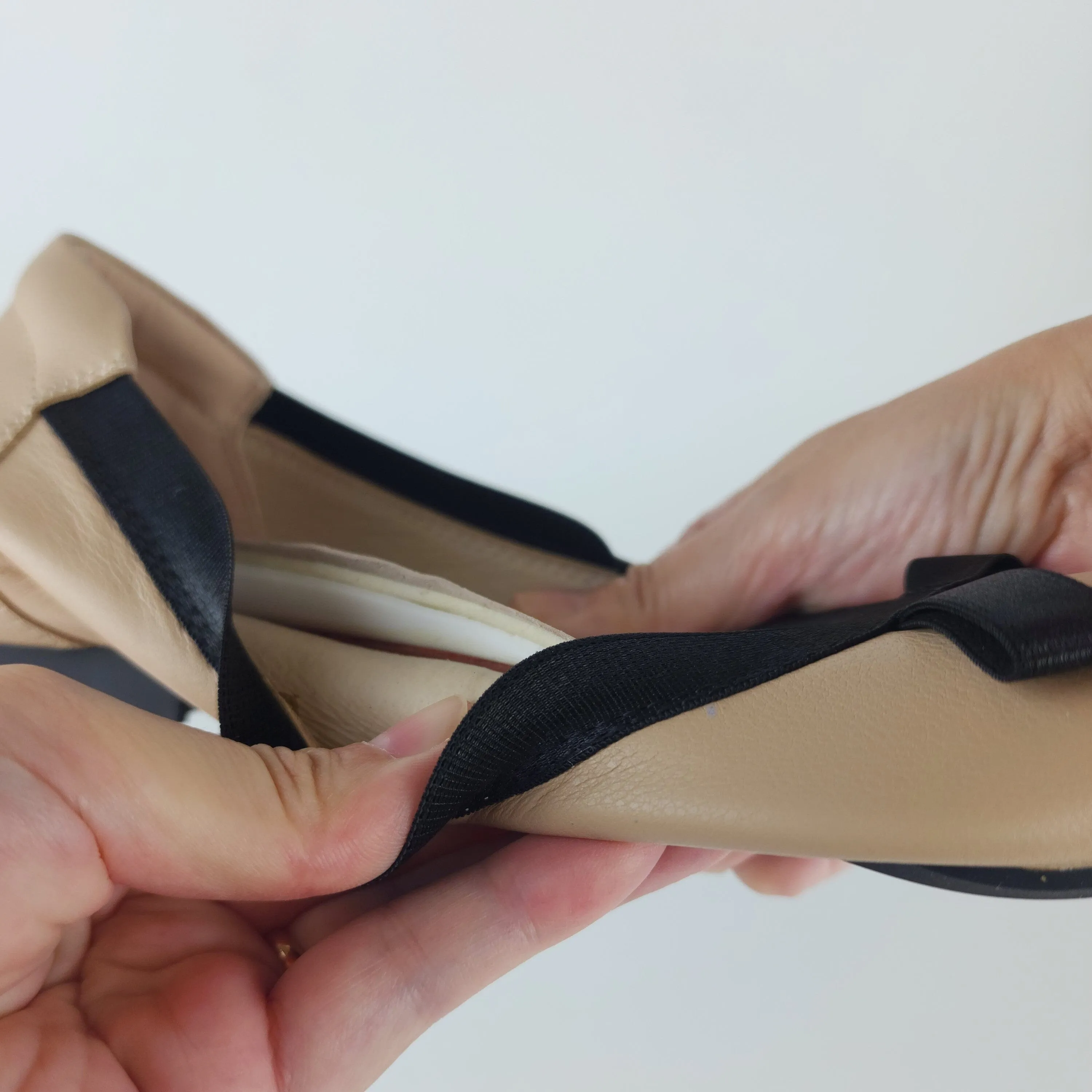 SS24006  Pointy Leather pumps with bow and extra cushion( new arrival )
